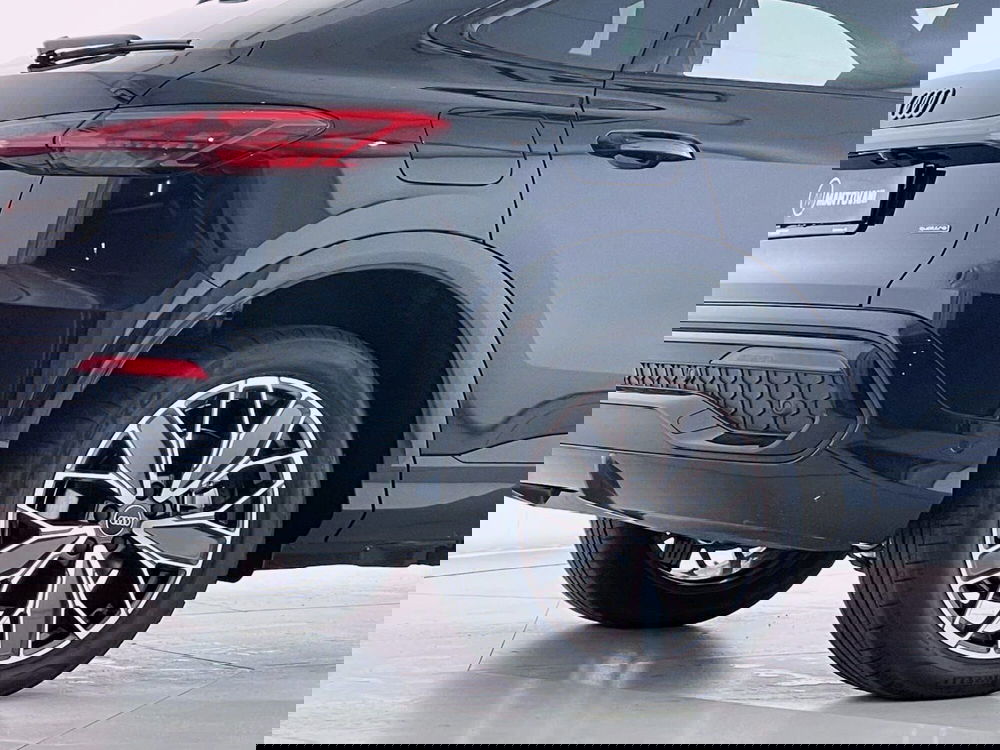 Audi Q5 Sportback nuova a Perugia (9)