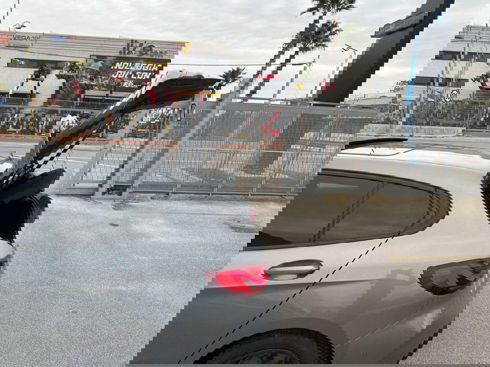 BMW Serie 1 nuova a Caserta (9)