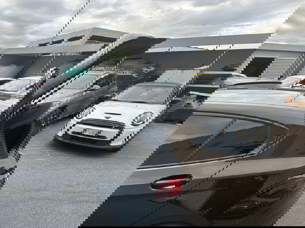 BMW Serie 1 nuova a Caserta (15)