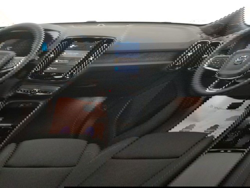 Volvo XC40 nuova a Modena (14)