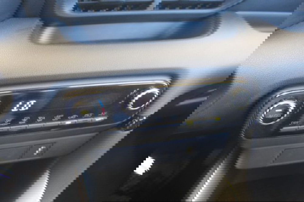 Toyota Yaris Cross nuova a Roma (18)