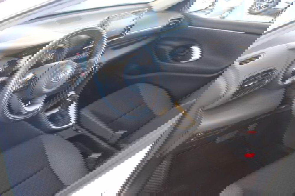 Toyota Yaris Cross nuova a Roma (12)