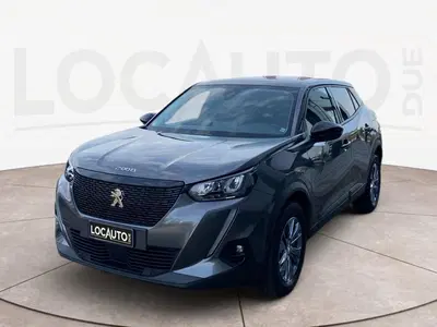 Peugeot 2008 1.2 puretech Active s&amp;s 100cv del 2022 usata a Torino