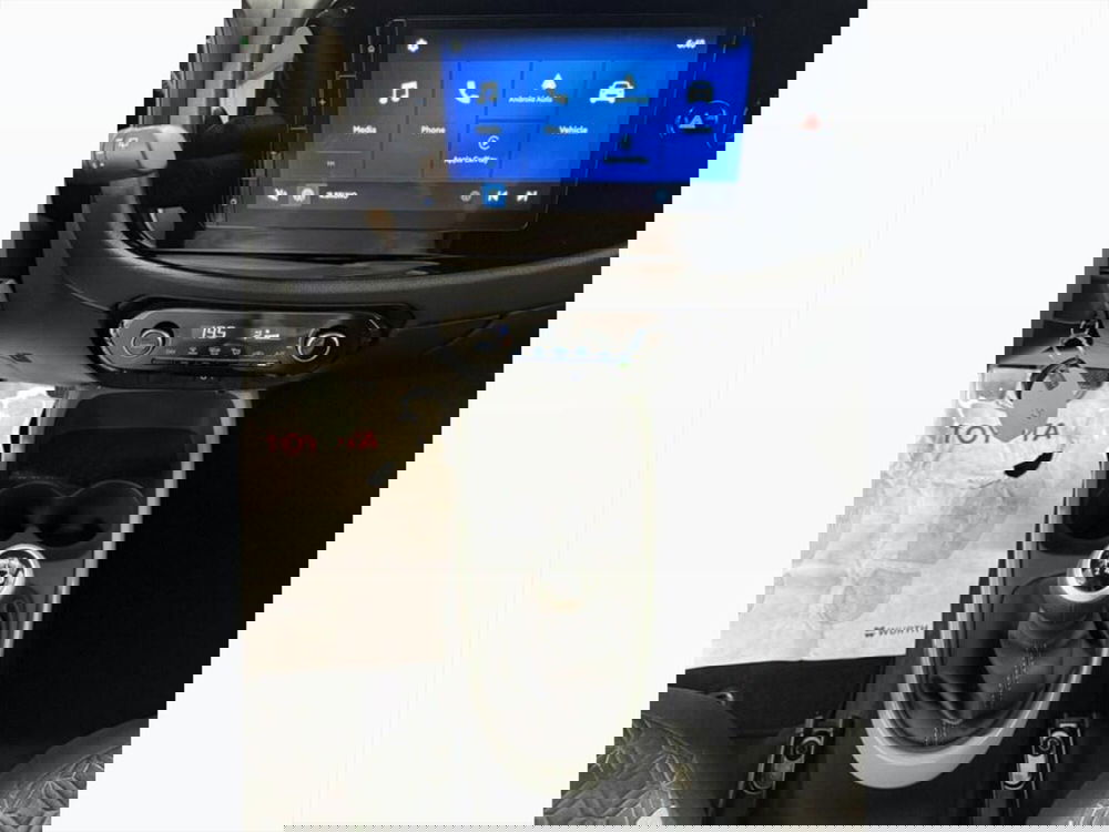 Toyota Aygo X nuova a Monza e Brianza (12)