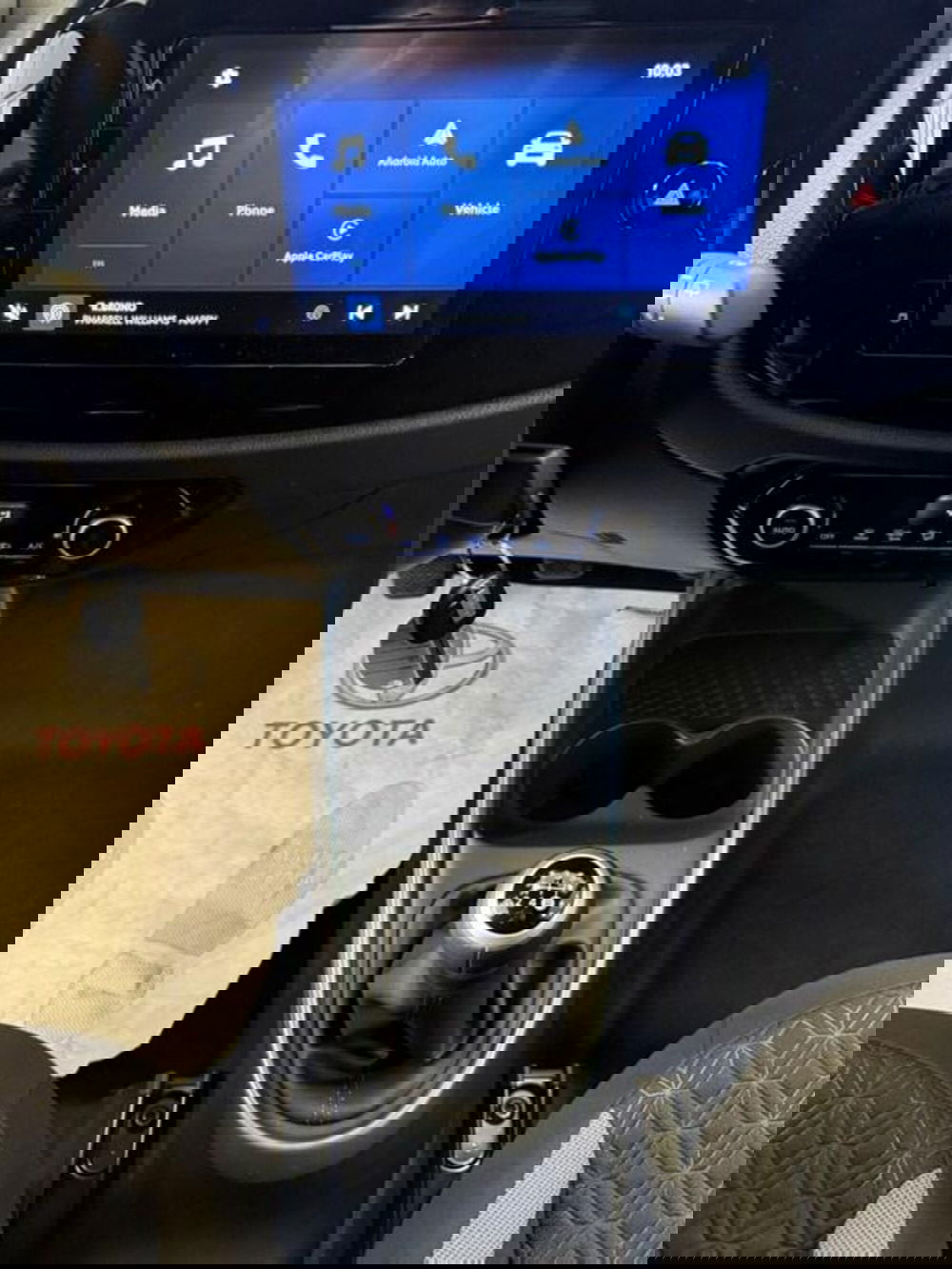 Toyota Aygo X nuova a Monza e Brianza (12)