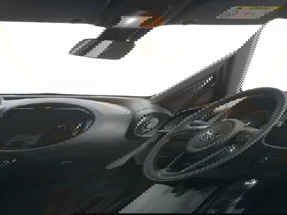 Toyota Aygo X nuova a Monza e Brianza (8)