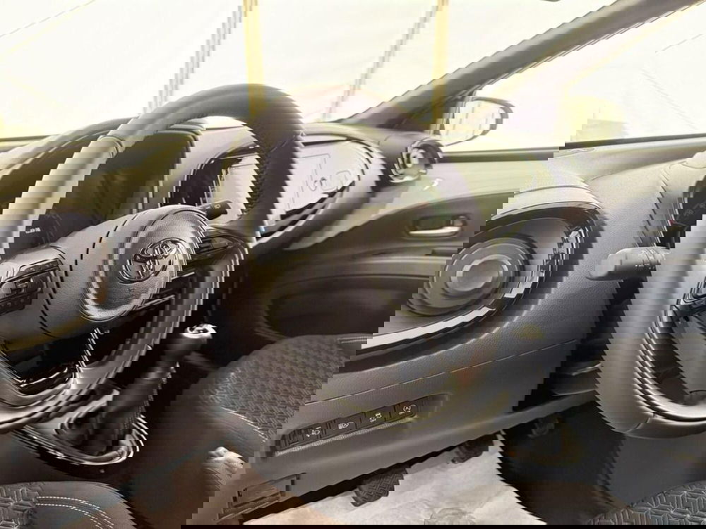 Toyota Aygo X nuova a Monza e Brianza (11)