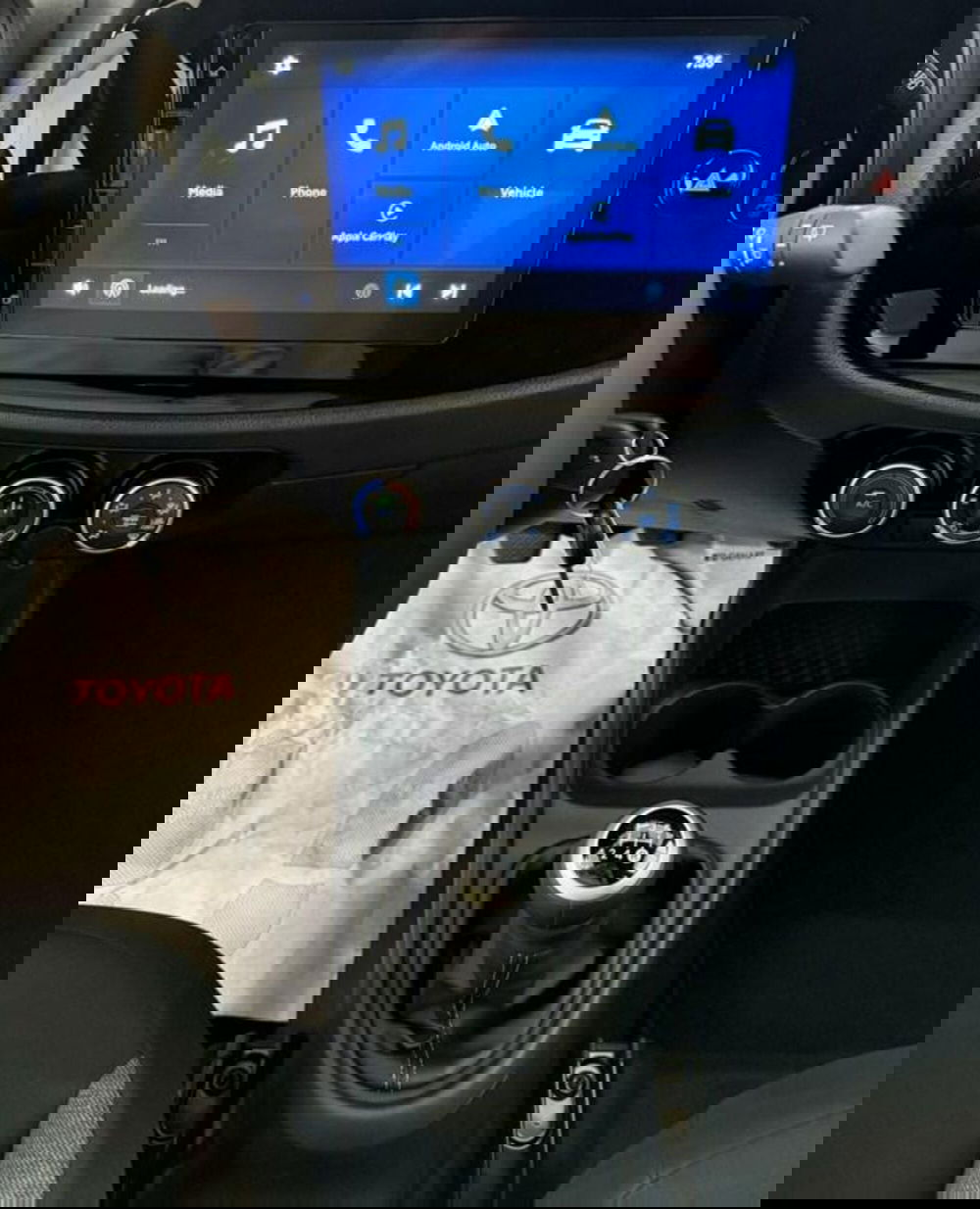 Toyota Aygo X nuova a Monza e Brianza (12)