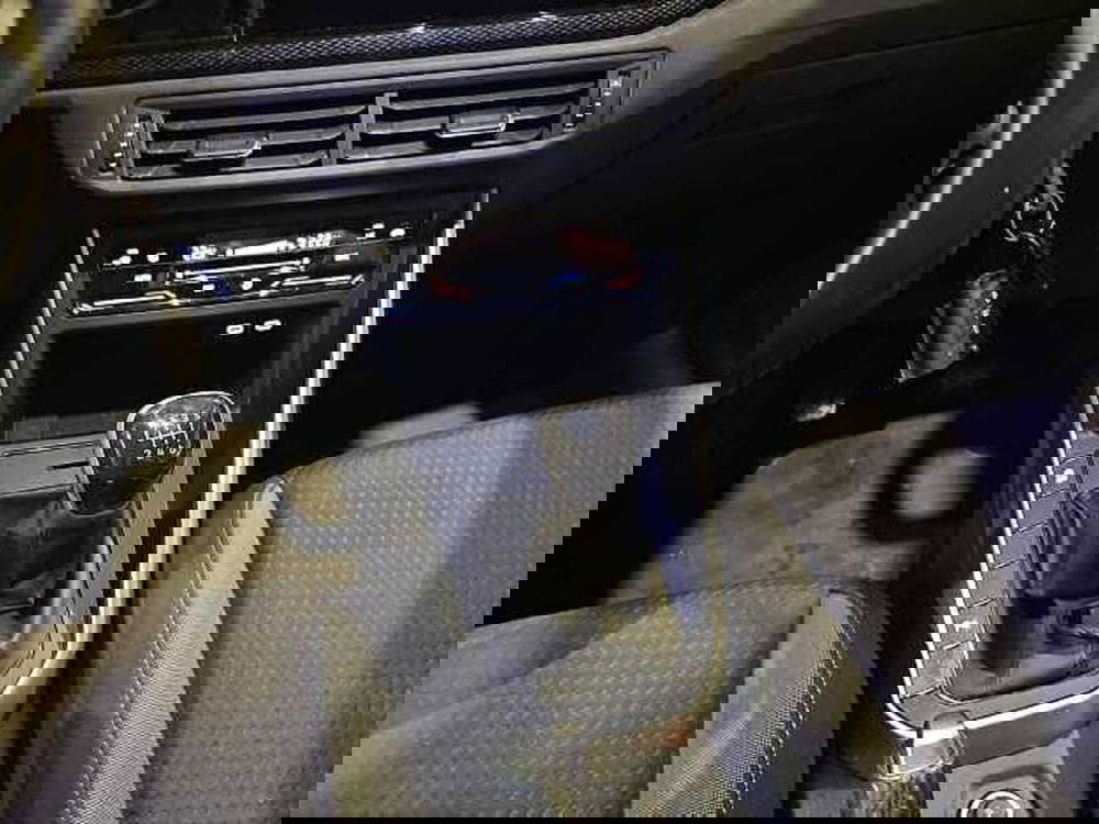 Volkswagen Taigo usata a Lecco (12)