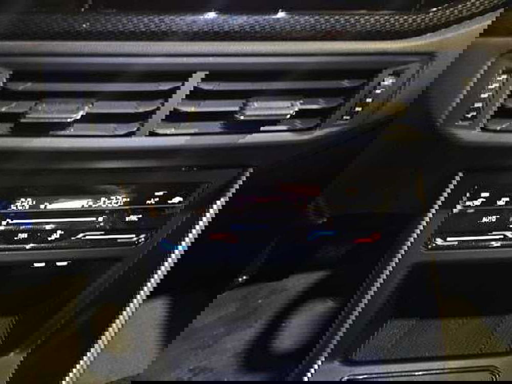 Volkswagen Taigo usata a Lecco (13)