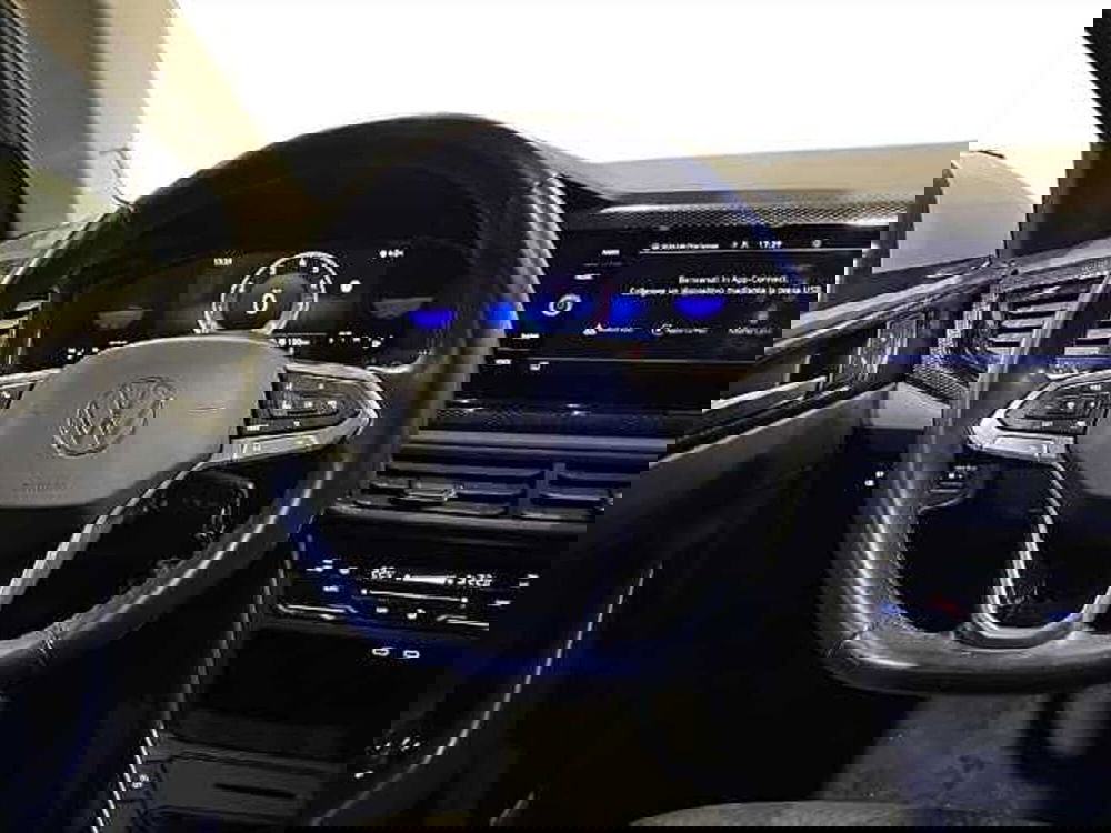 Volkswagen Taigo usata a Lecco (8)