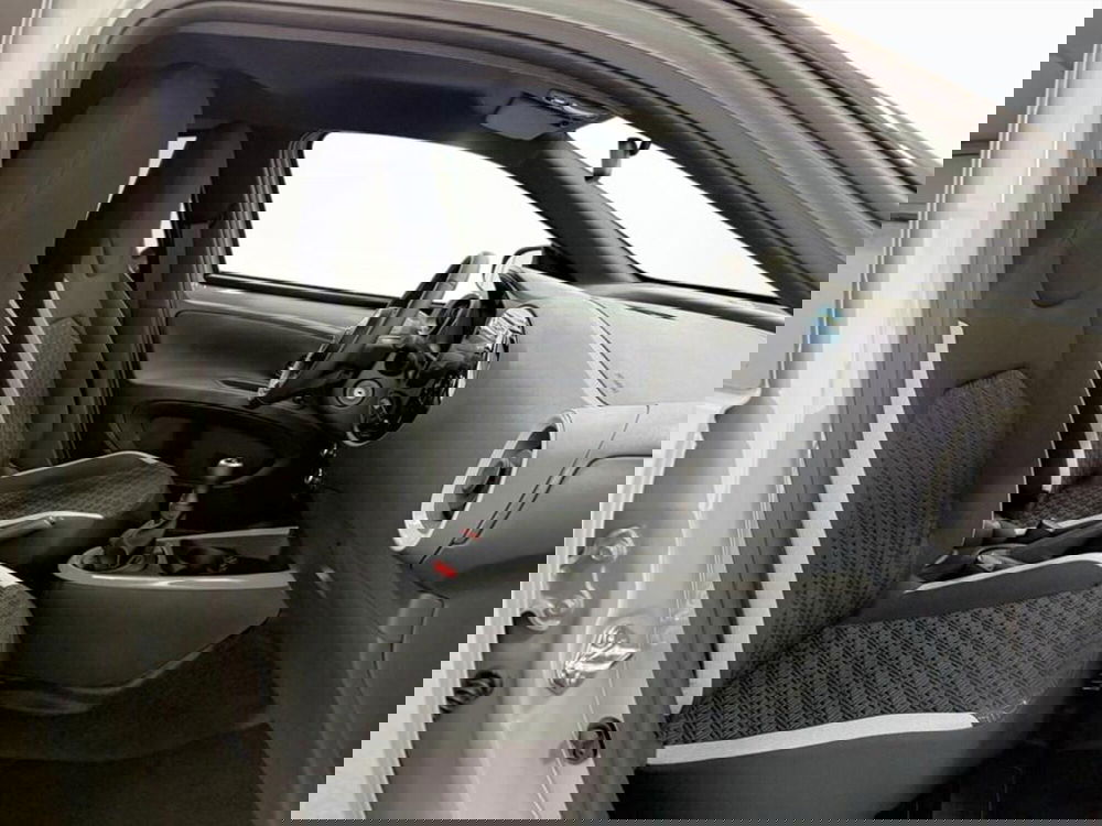 Toyota Aygo X nuova a Monza e Brianza (9)