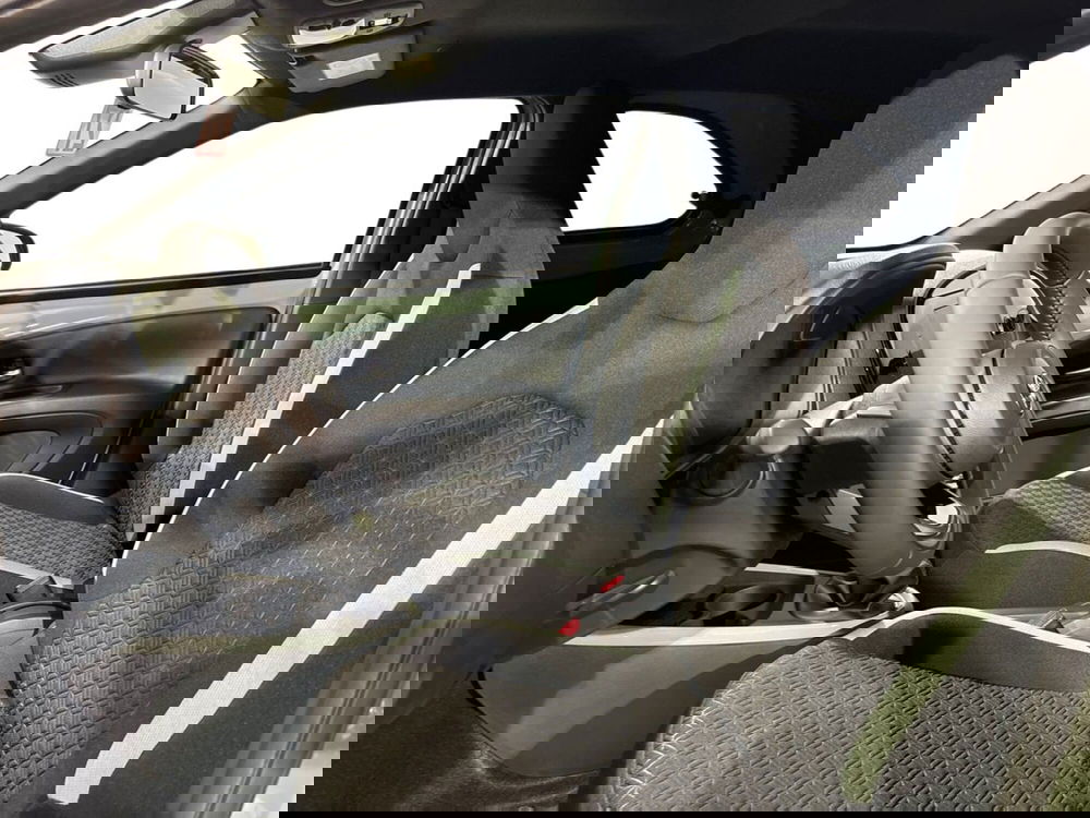 Toyota Aygo X nuova a Lecco (15)