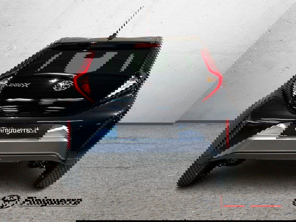 Toyota Aygo X nuova a Lecco (3)