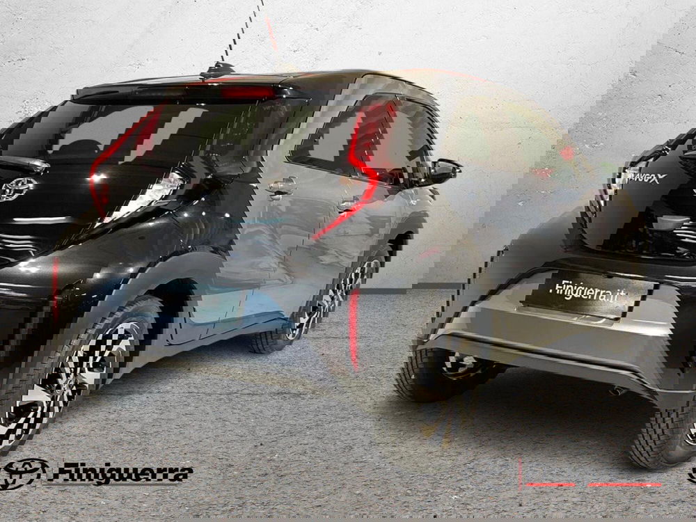 Toyota Aygo X nuova a Lecco (4)