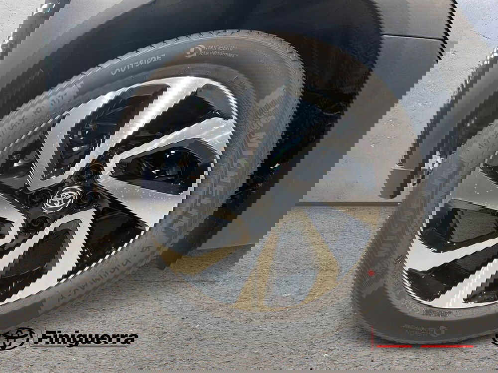 Toyota Aygo X nuova a Lecco (7)