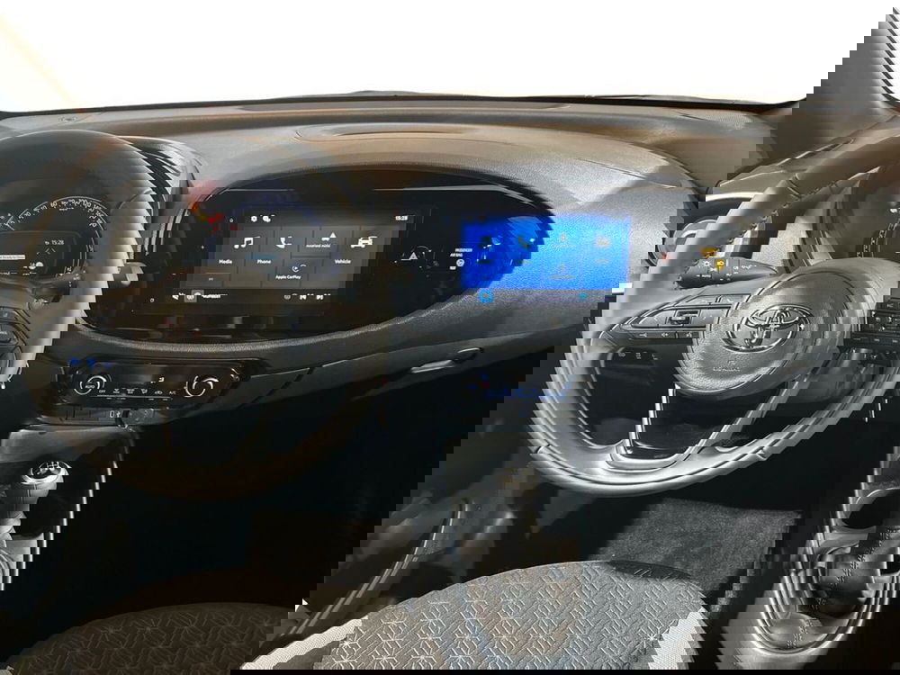 Toyota Aygo X nuova a Lecco (8)