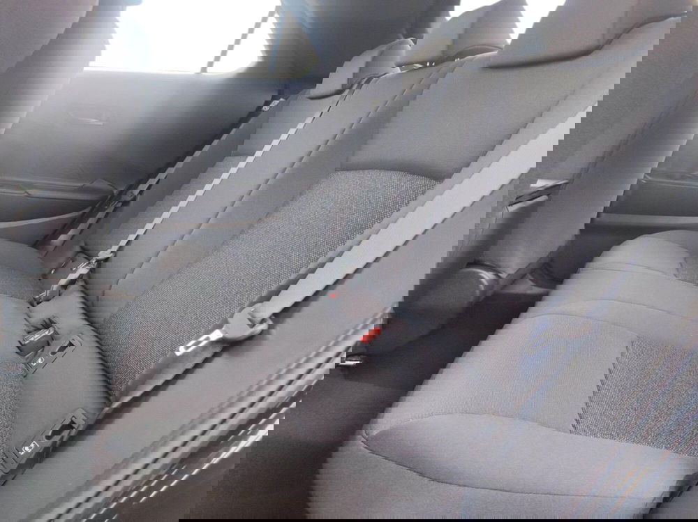 Toyota Toyota C-HR nuova a Lecco (12)