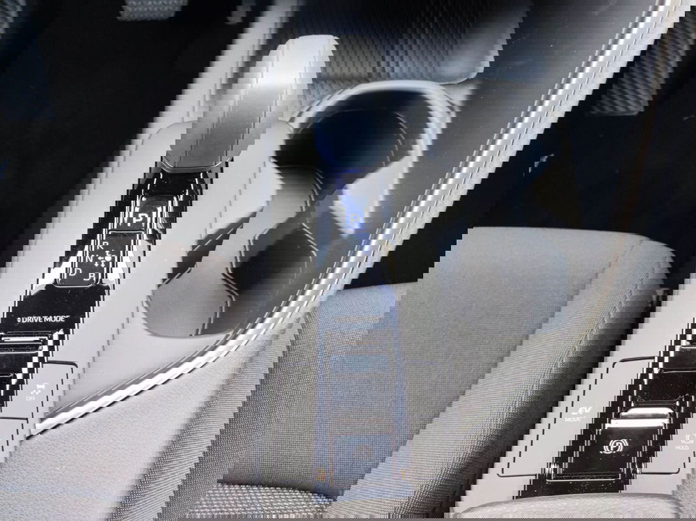 Toyota Toyota C-HR nuova a Lecco (9)