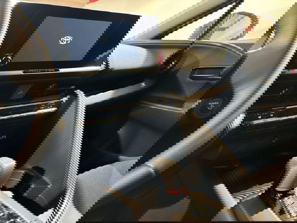 Toyota Toyota C-HR nuova a Lecco (12)