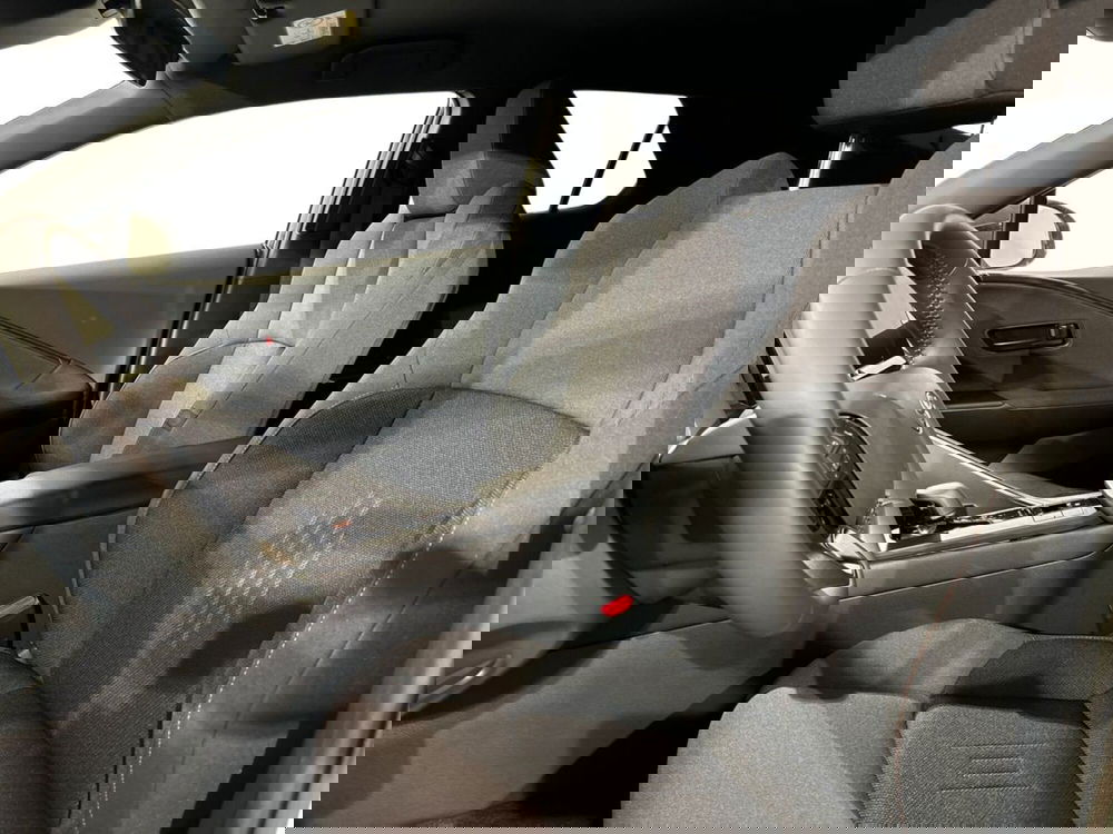 Toyota Toyota C-HR nuova a Lecco (13)