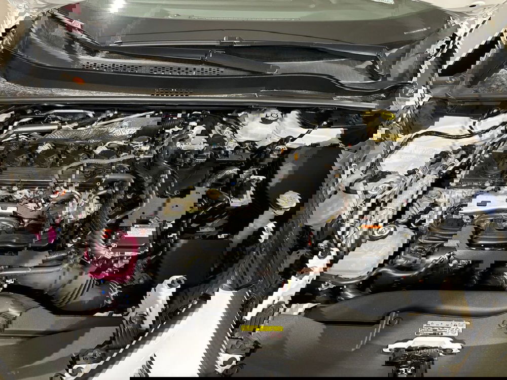 Toyota Toyota C-HR nuova a Lecco (16)