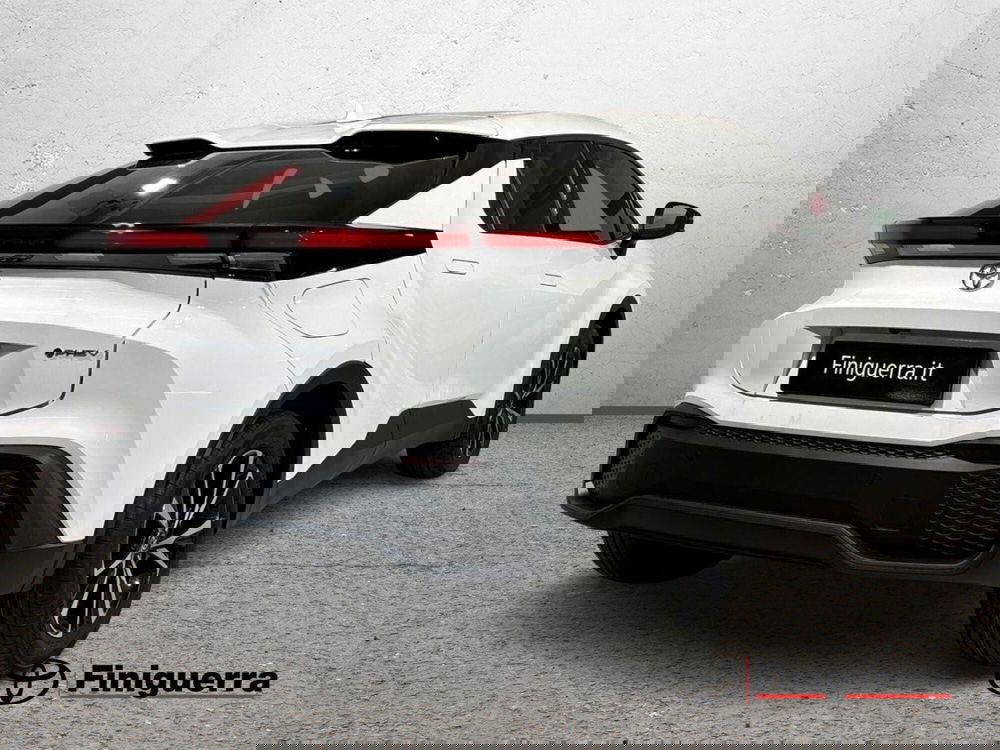Toyota Toyota C-HR nuova a Lecco (4)
