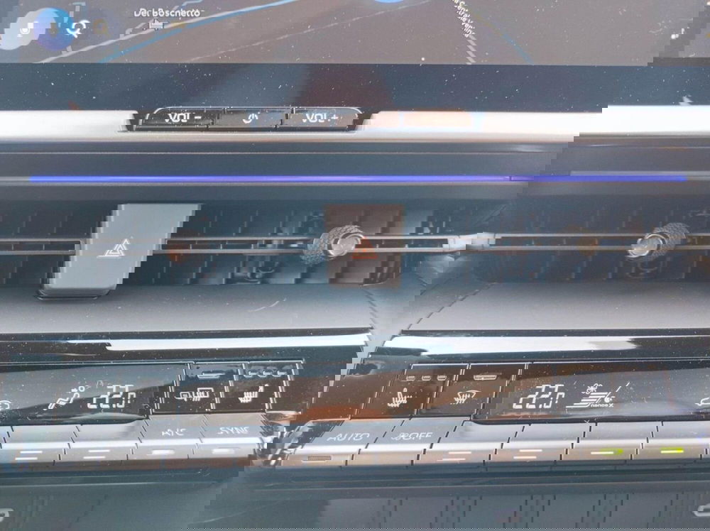 Toyota Toyota C-HR nuova a Lecco (11)