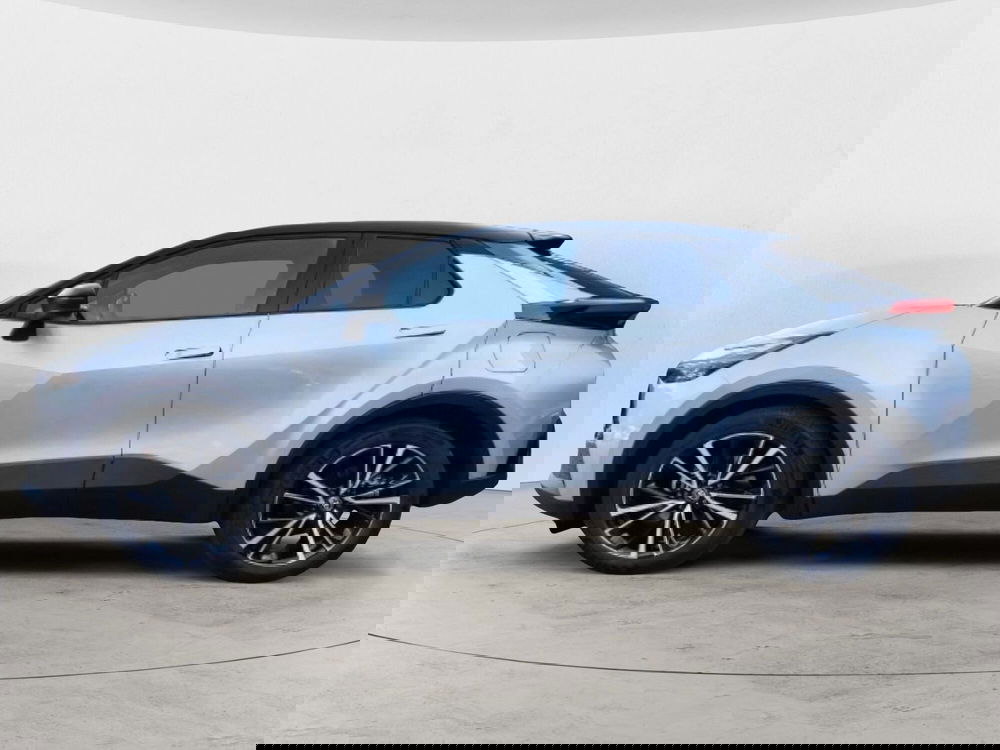 Toyota Toyota C-HR nuova a Lecco (4)