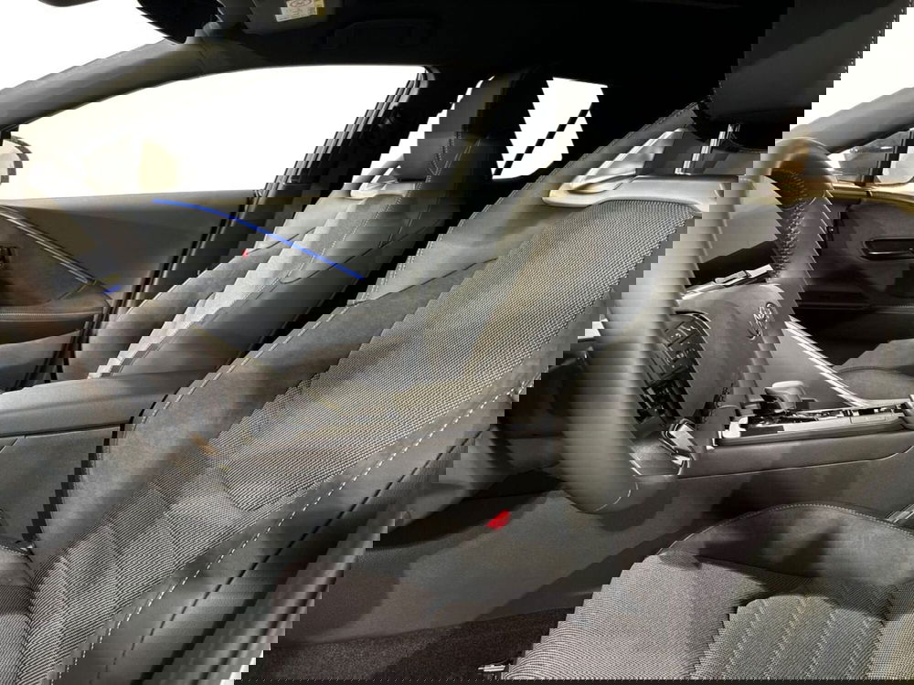 Toyota Toyota C-HR nuova a Lecco (15)