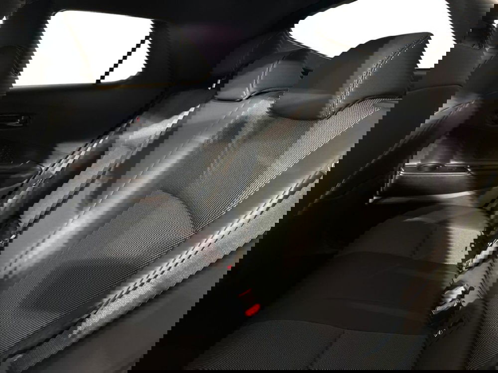 Toyota Toyota C-HR nuova a Lecco (16)