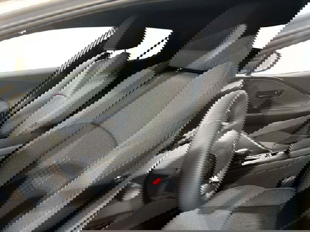 Toyota Toyota C-HR nuova a Lecco (10)