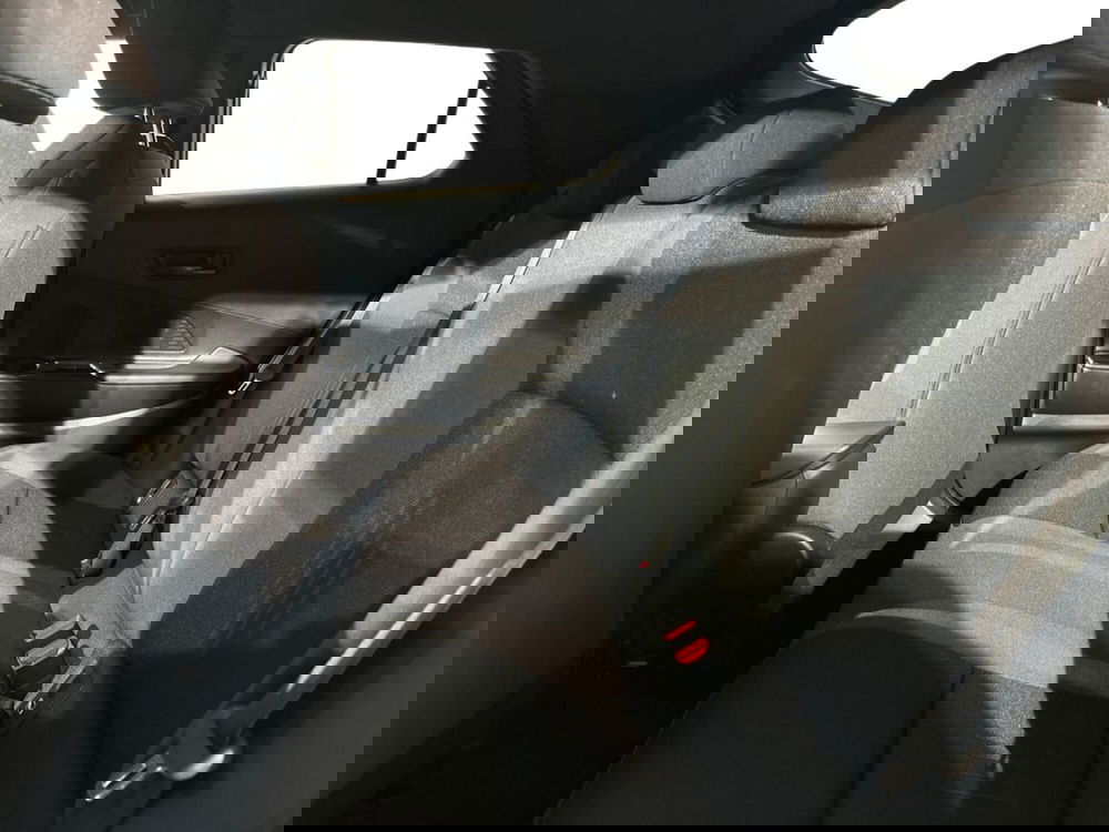 Toyota Toyota C-HR nuova a Lecco (11)