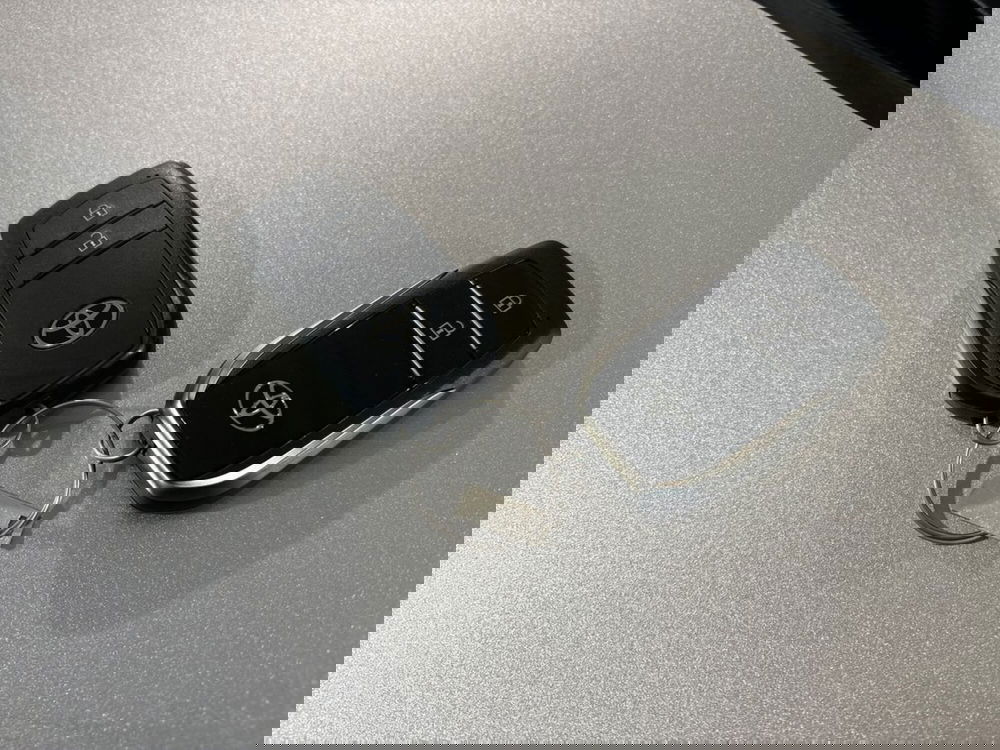 Toyota Toyota C-HR nuova a Lecco (16)