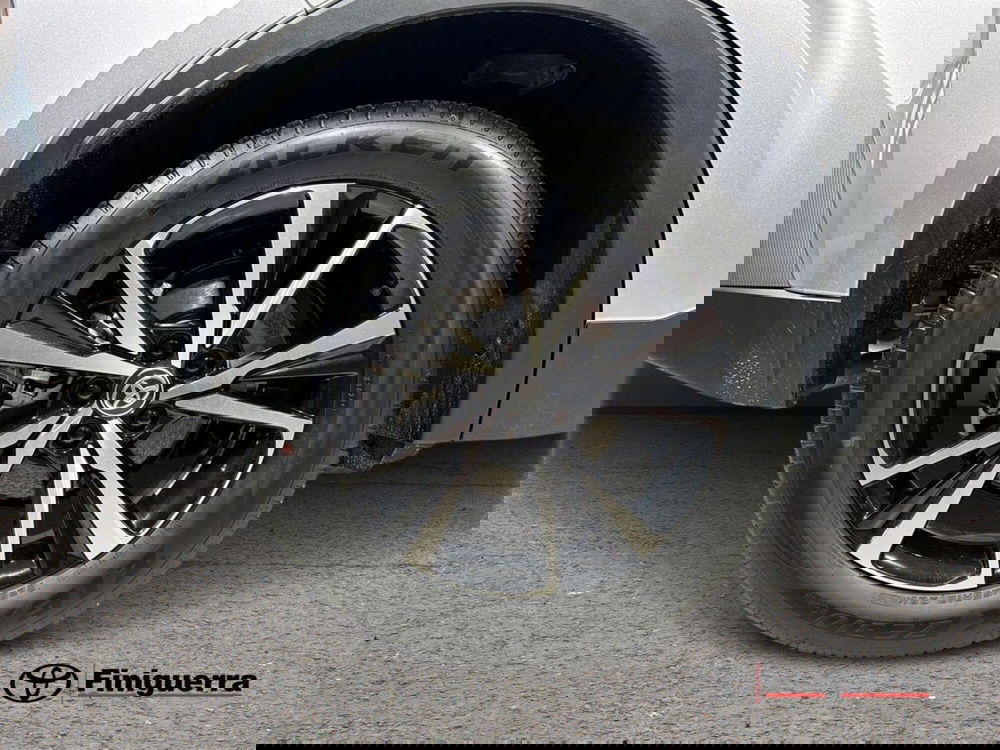 Toyota Toyota C-HR nuova a Lecco (7)