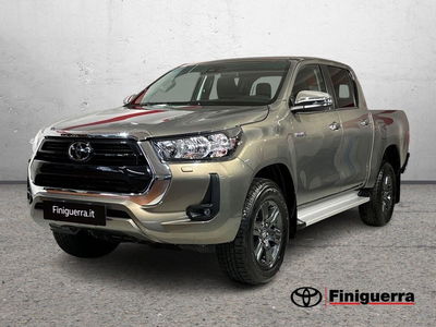 Toyota Hilux 2.d-4d double cab Lounge auto nuova a Civate