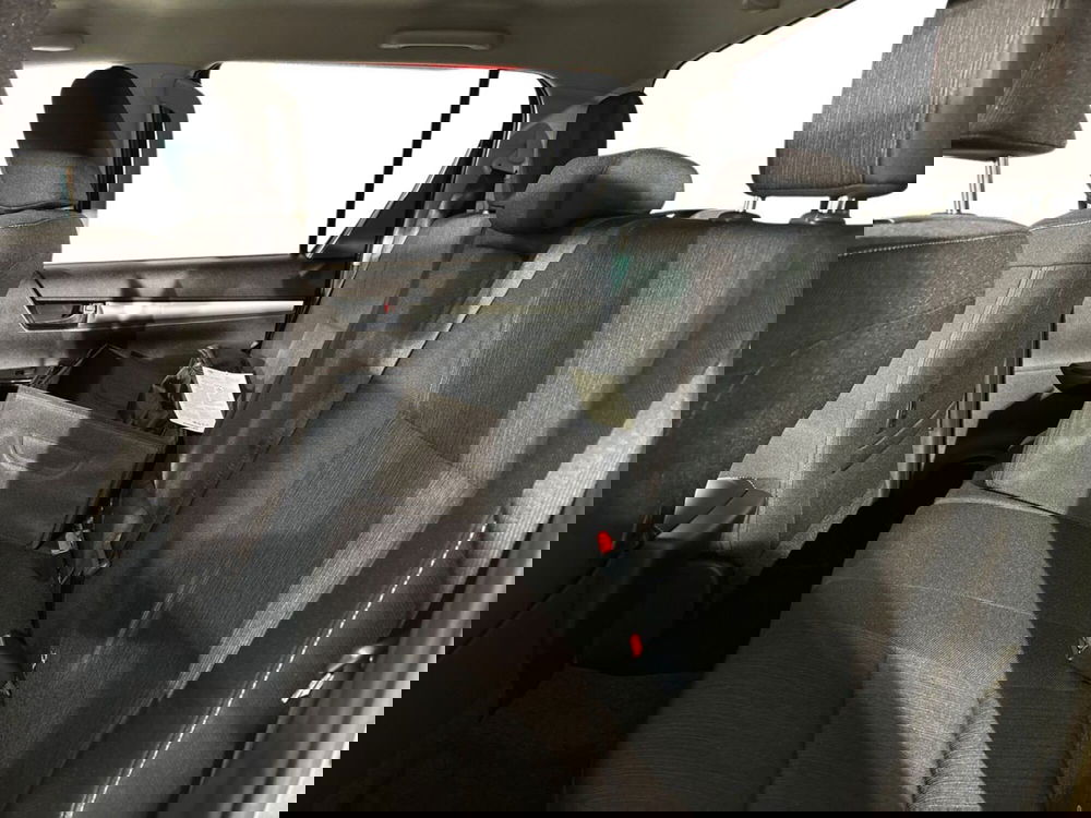 Toyota Hilux nuova a Lecco (11)