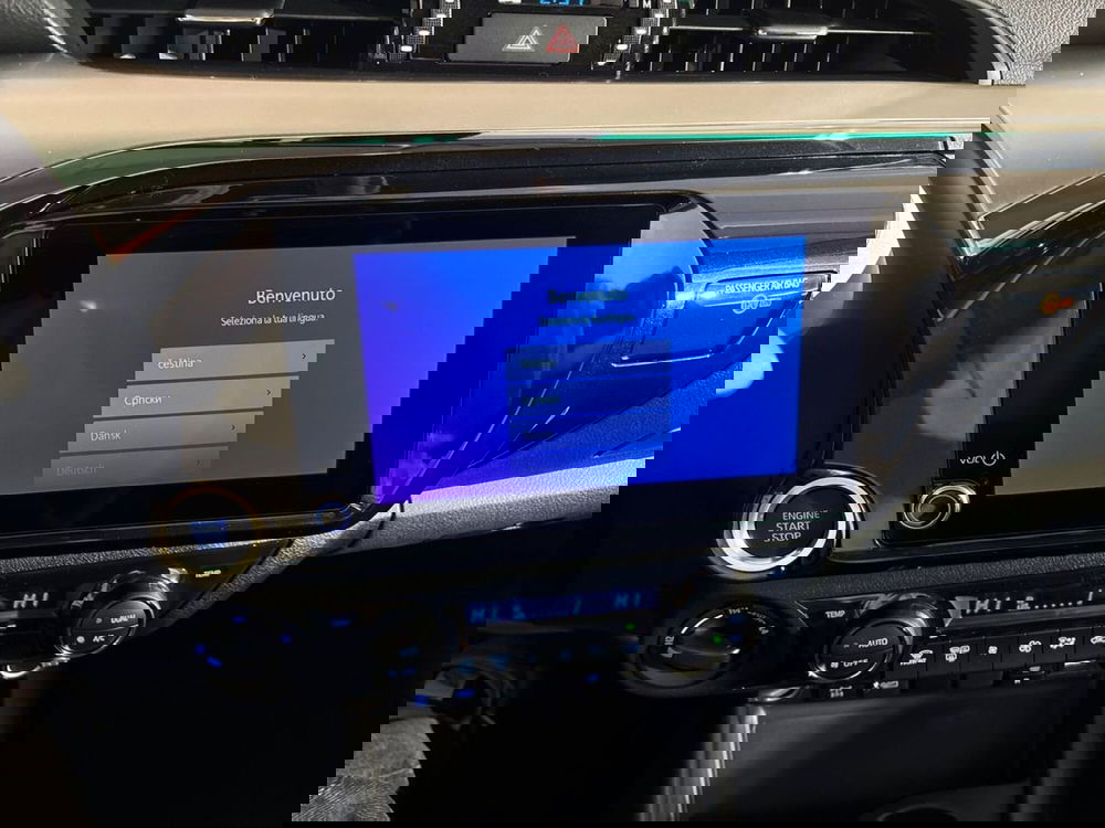 Toyota Hilux nuova a Lecco (13)