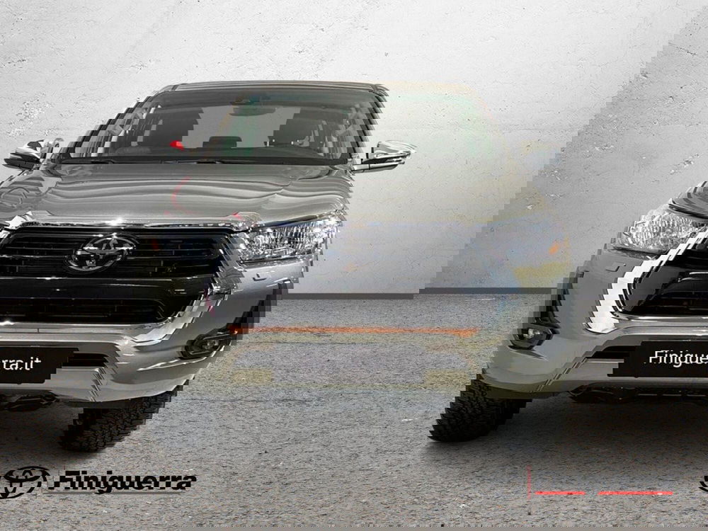 Toyota Hilux nuova a Lecco (2)