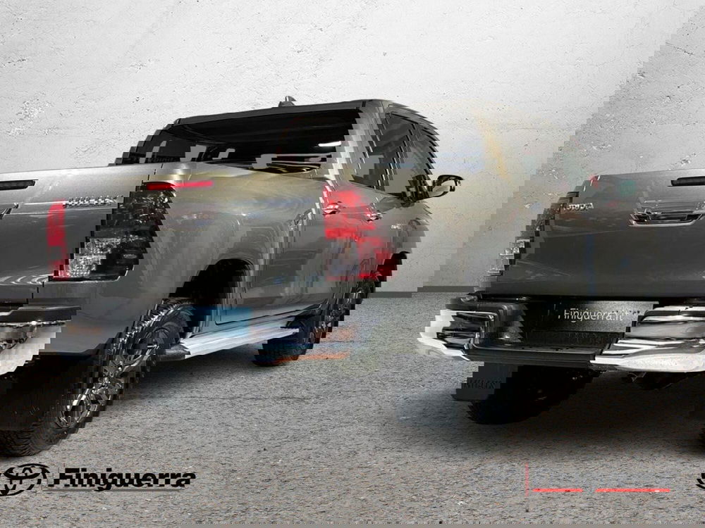 Toyota Hilux nuova a Lecco (4)