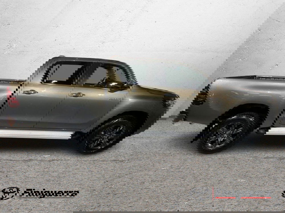 Toyota Hilux nuova a Lecco (5)