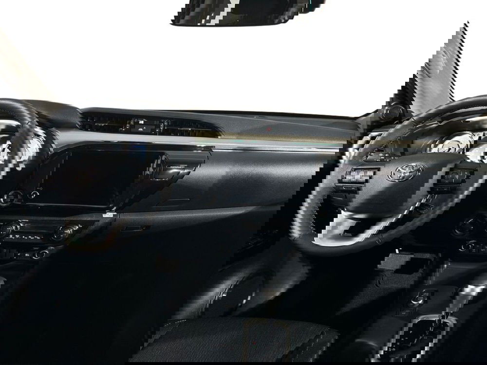 Toyota Hilux nuova a Lecco (8)