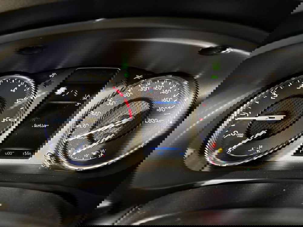 Toyota Hilux nuova a Lecco (9)