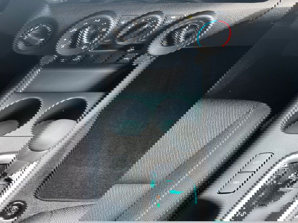 Toyota Hilux nuova a Lecco (14)