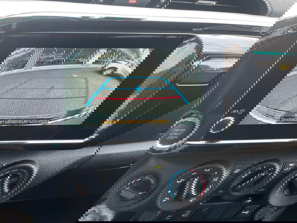 Toyota Hilux nuova a Lecco (16)