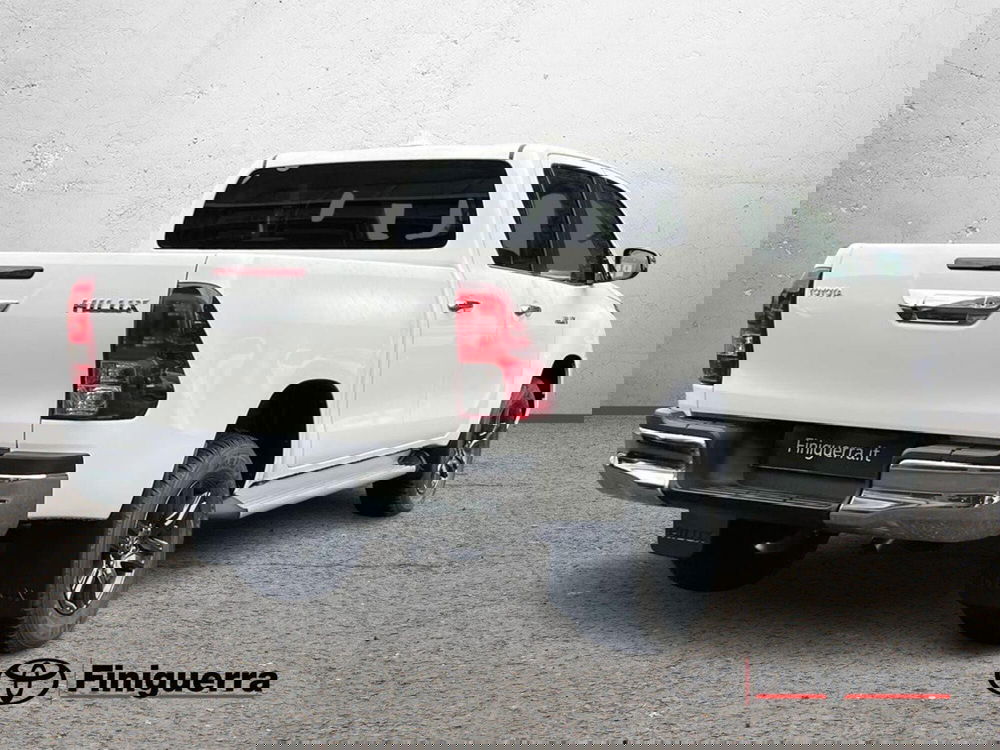 Toyota Hilux nuova a Lecco (4)