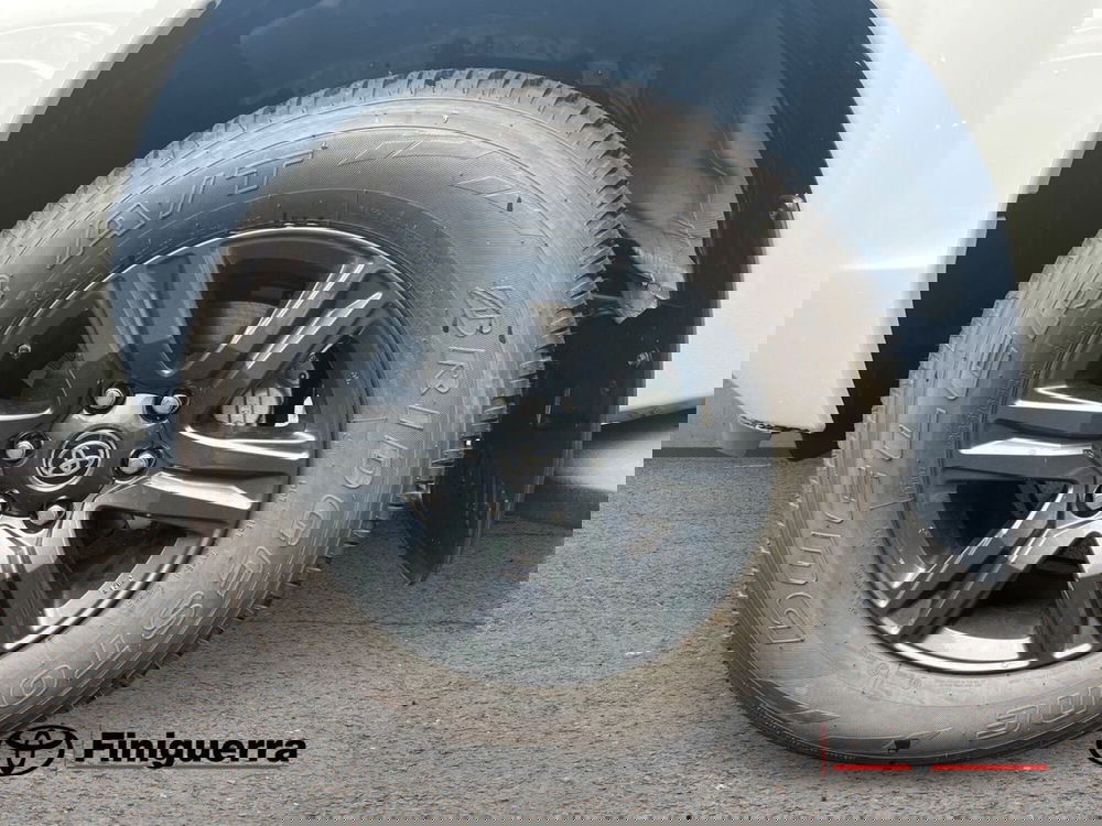 Toyota Hilux nuova a Lecco (7)