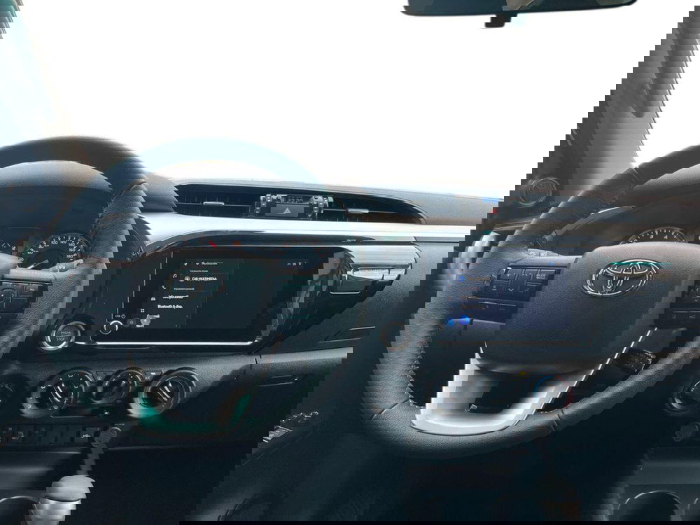 Toyota Hilux nuova a Lecco (8)