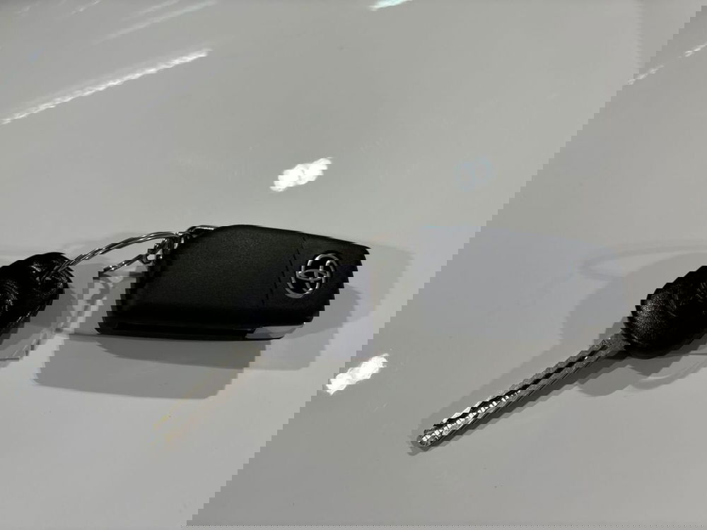 Toyota Yaris nuova a Lecco (17)