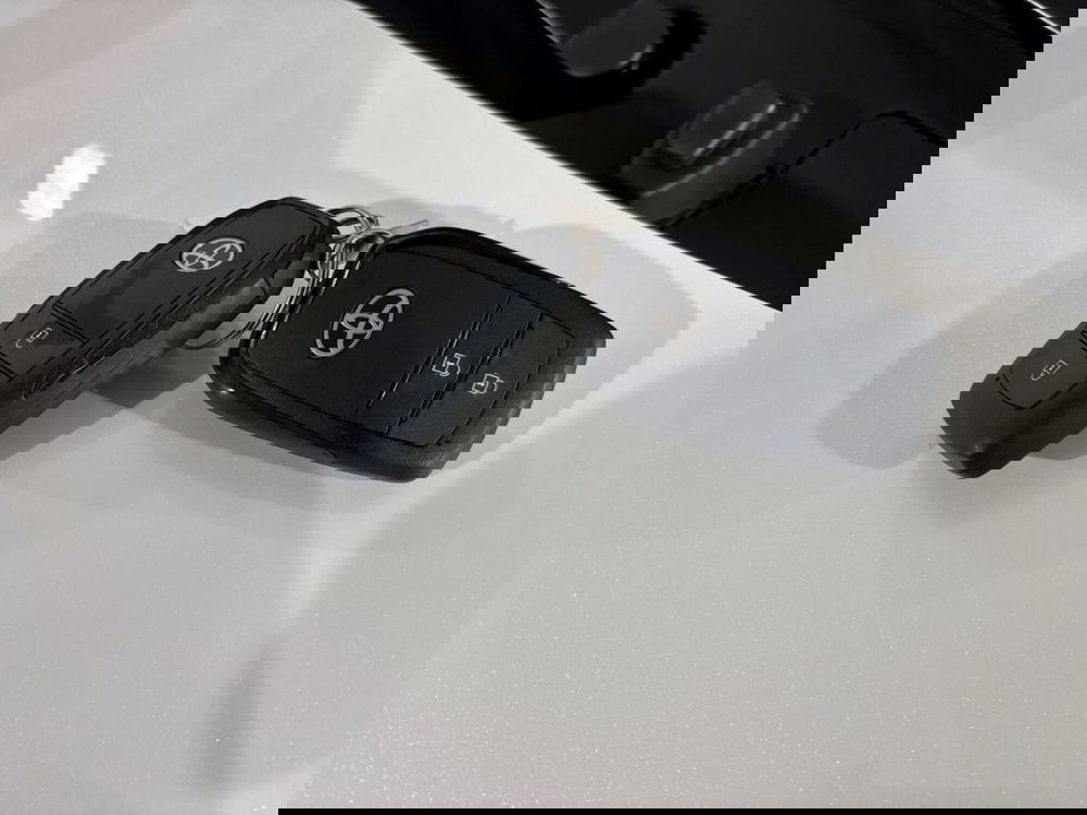 Toyota Yaris Cross nuova a Lecco (17)